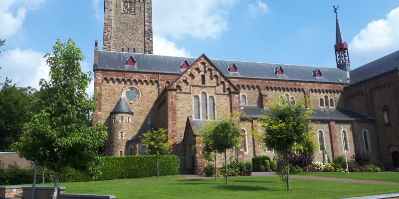 Buitenaanzicht van de Martinuskerk in Beek 